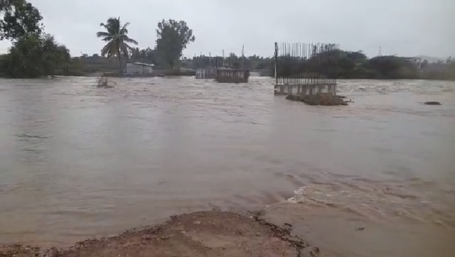 ನಿರ್ಮಾಣವಾಗದ ಸೇತುವೆ; ಮುಗಿಯದ ಚಿಕ್ಕಬಿದರೆ ಗ್ರಾಮದ ಜನರ ಗೋಳು